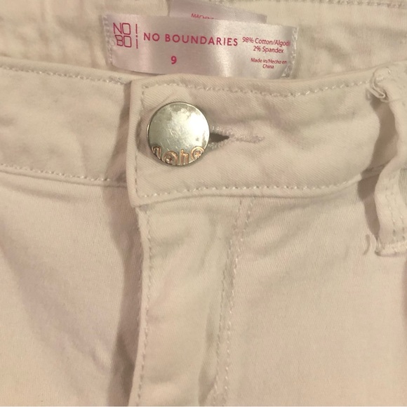 No Boundaries White Pants - Picture 2 of 3